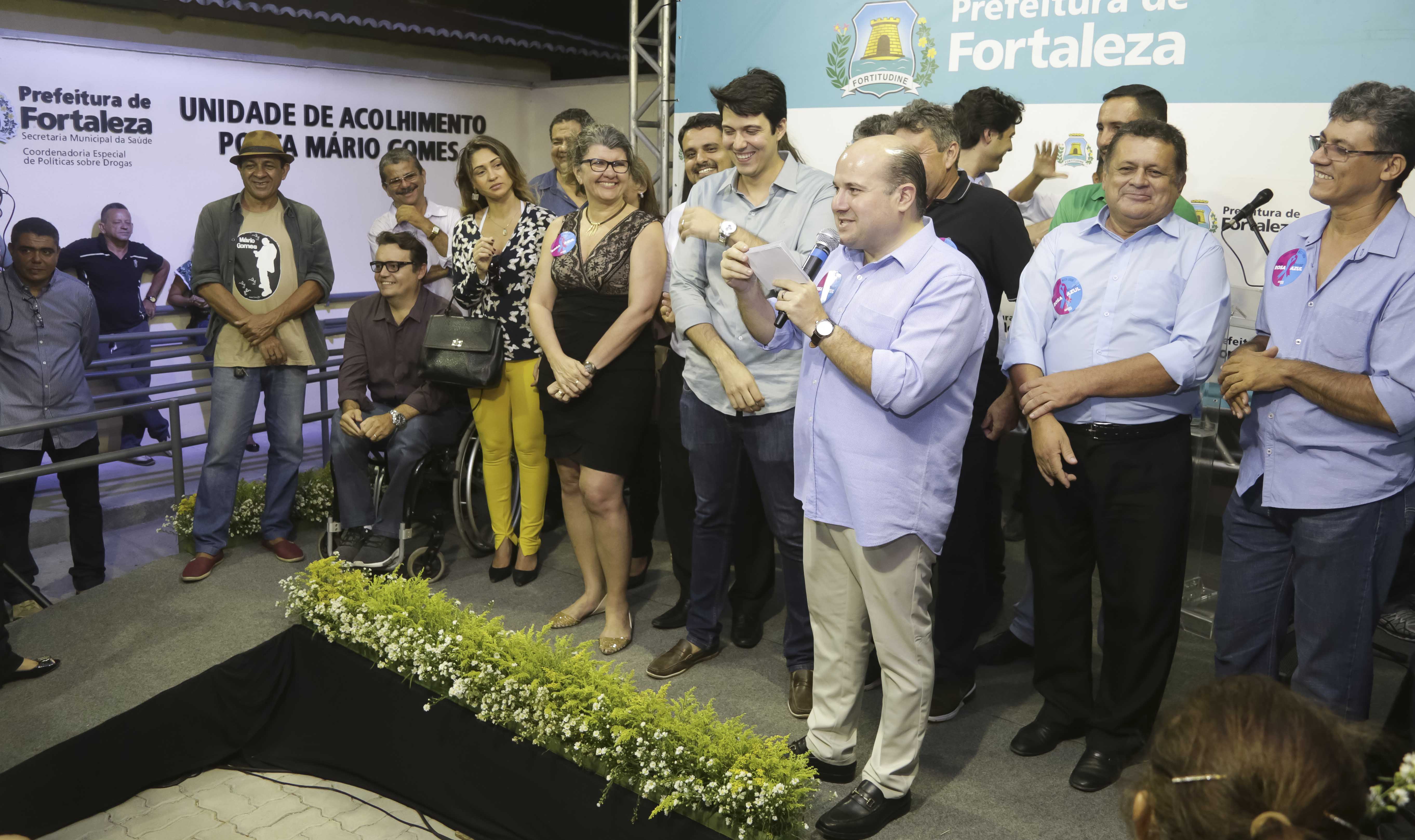 prefeito roberto cláudio discursando